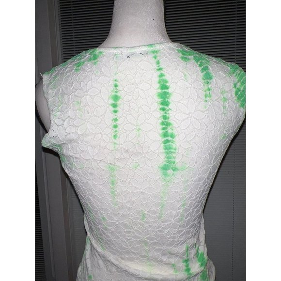 White Green Scoop Flower Embroidered Tank - NWT - SMALL - Picture 3 of 8